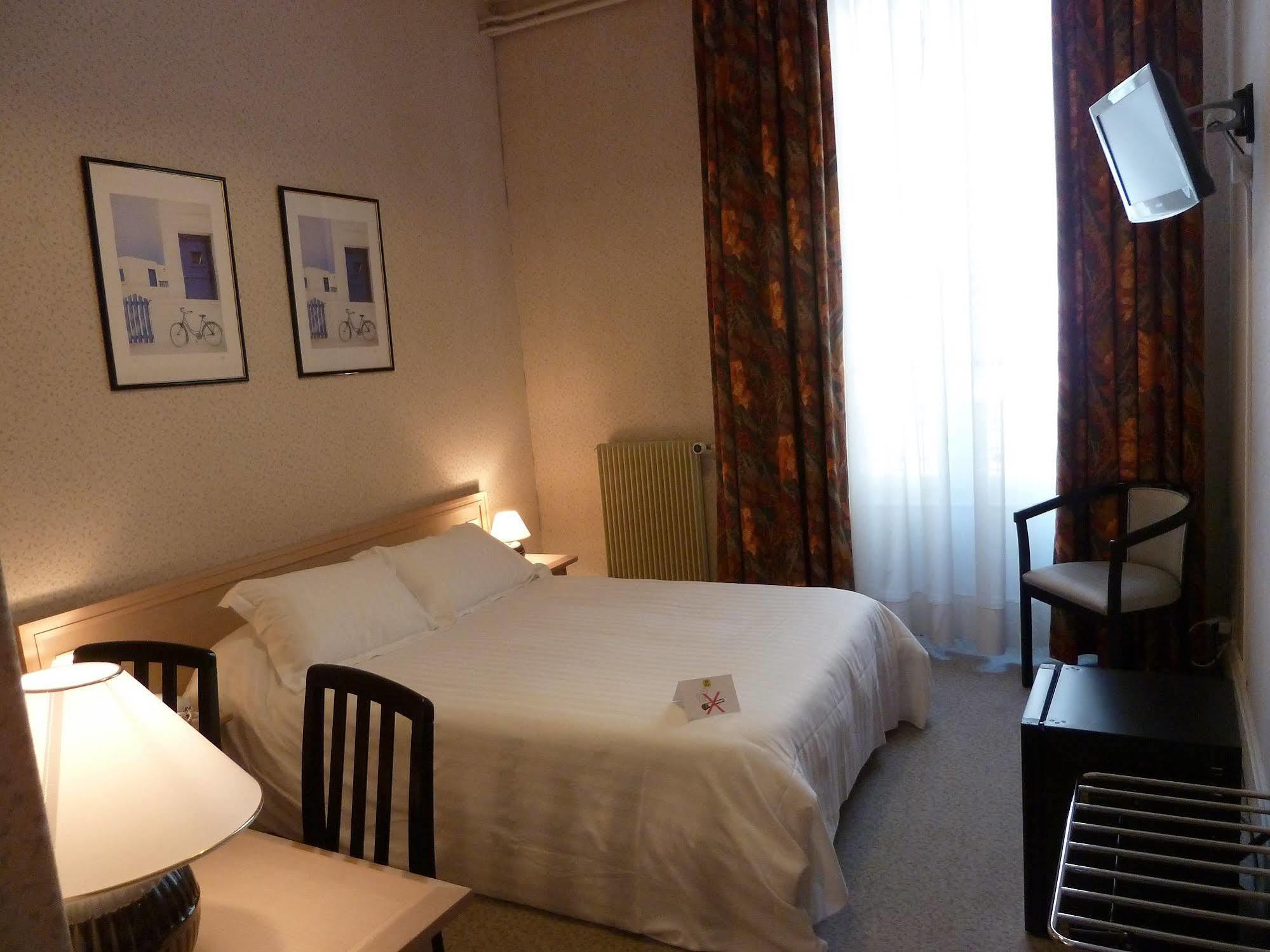 Logis Le Midland Hotel Виши Екстериор снимка
